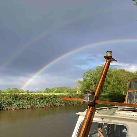 Dutch Cruiser Ship On A Tranquil Secluded River Tonbridge Exterior foto