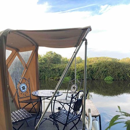 Dutch Cruiser Ship On A Tranquil Secluded River Tonbridge Exterior foto