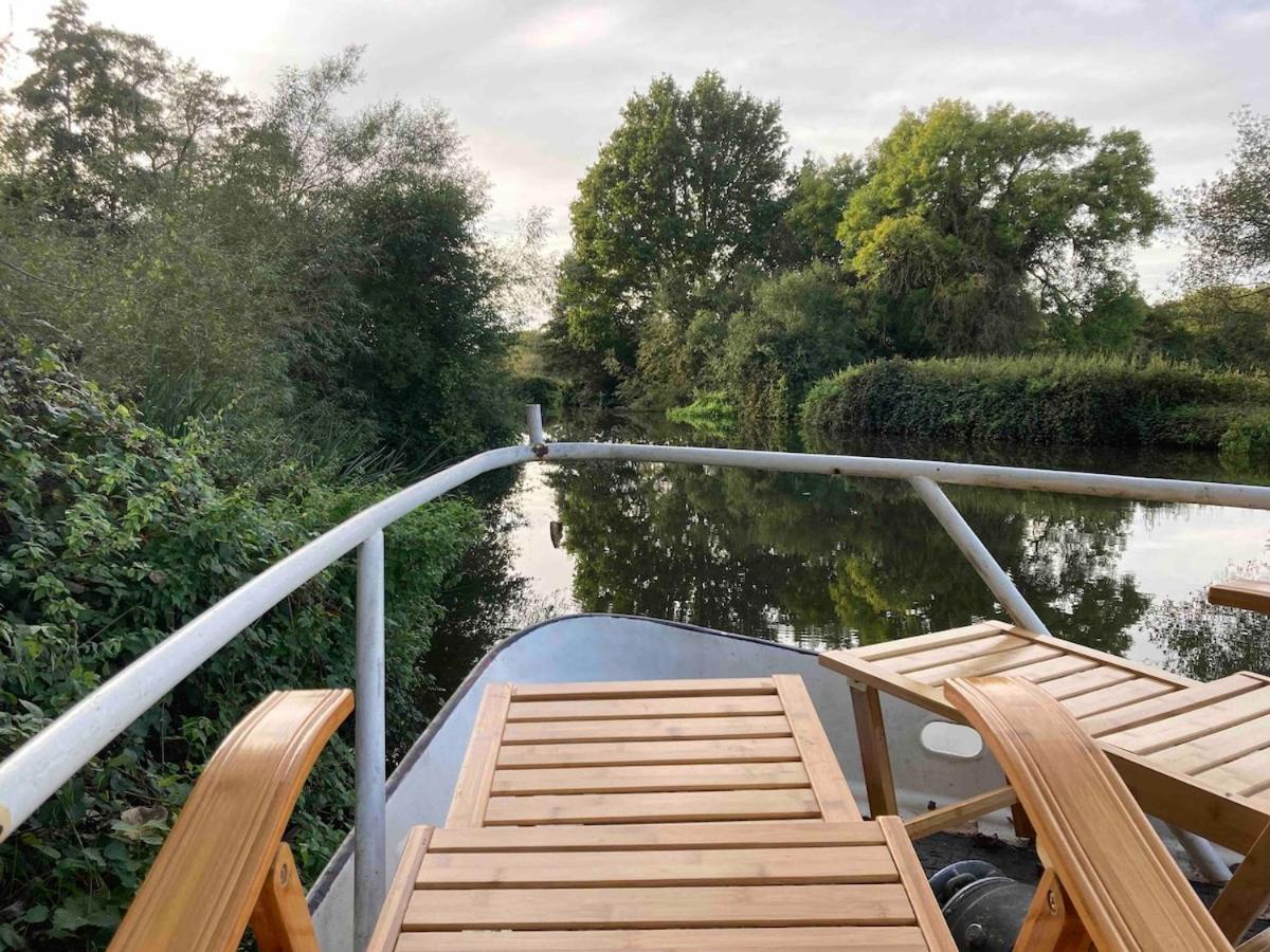 Dutch Cruiser Ship On A Tranquil Secluded River Tonbridge Exterior foto