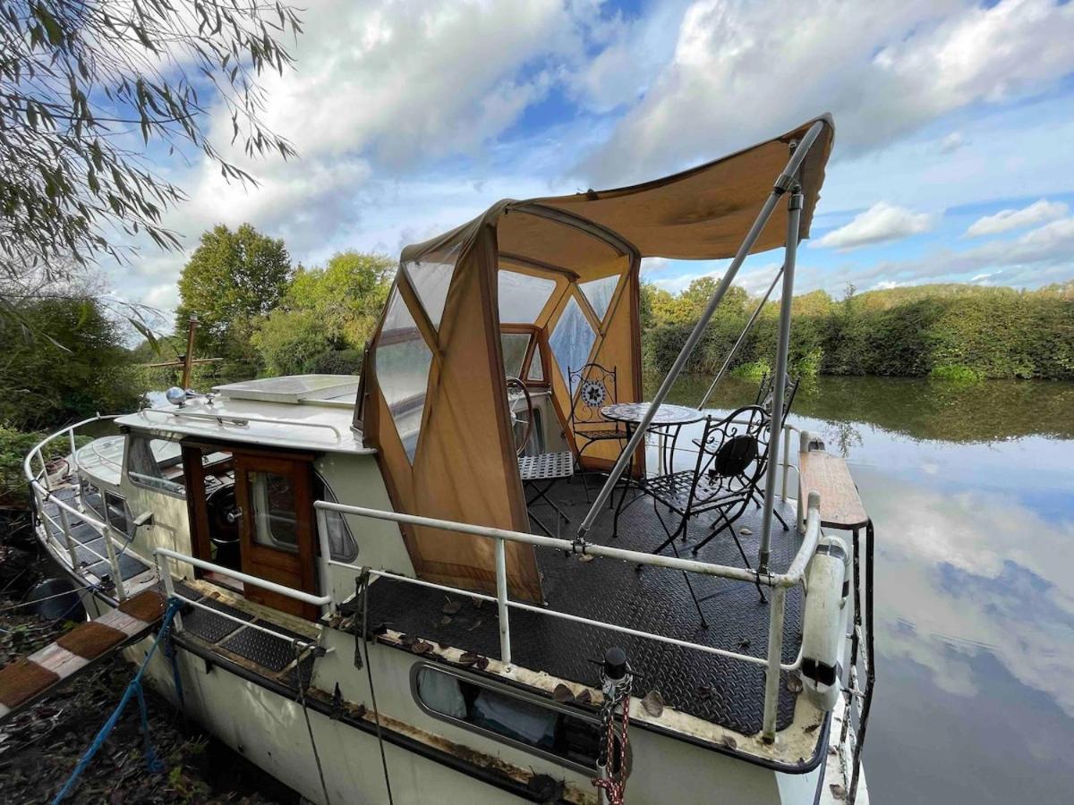 Dutch Cruiser Ship On A Tranquil Secluded River Tonbridge Exterior foto