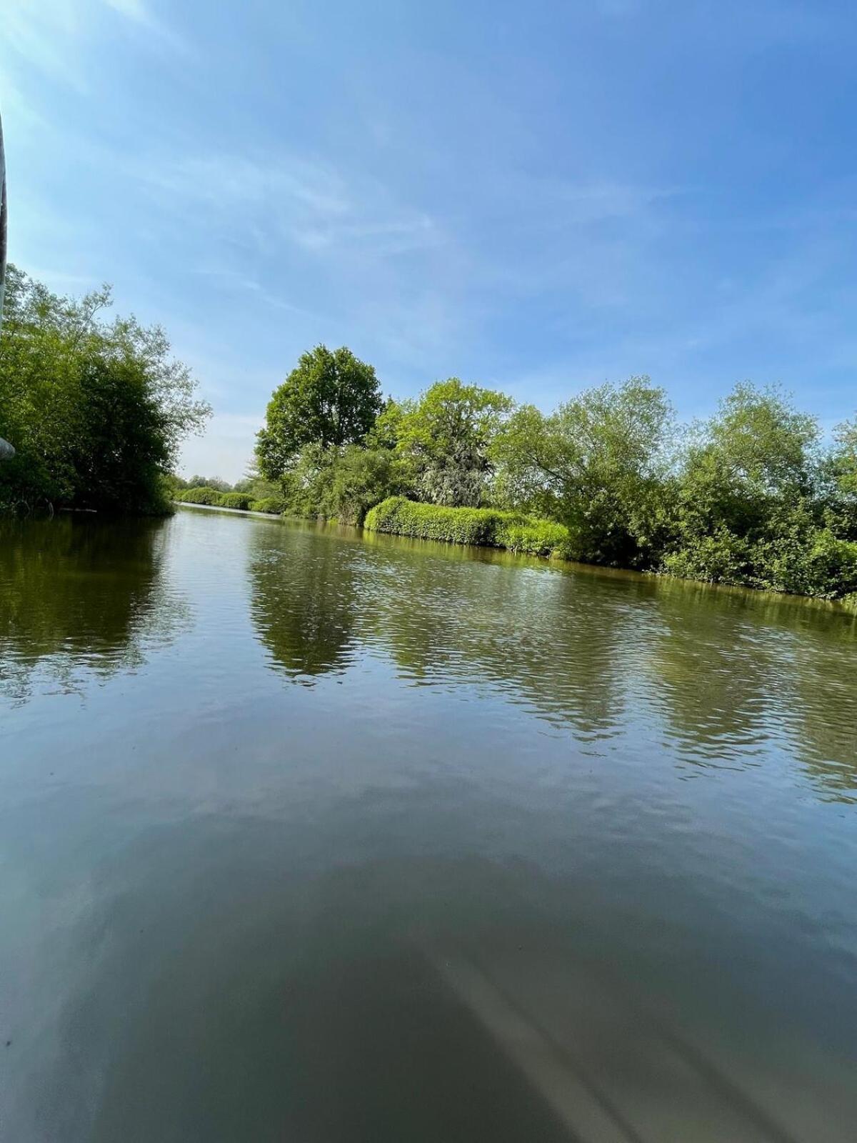 Dutch Cruiser Ship On A Tranquil Secluded River Tonbridge Exterior foto