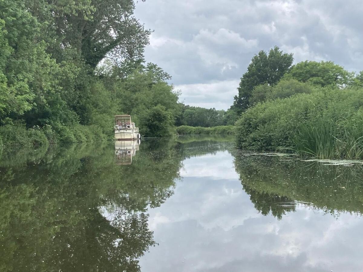 Dutch Cruiser Ship On A Tranquil Secluded River Tonbridge Exterior foto