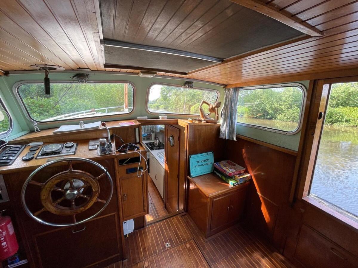Dutch Cruiser Ship On A Tranquil Secluded River Tonbridge Exterior foto