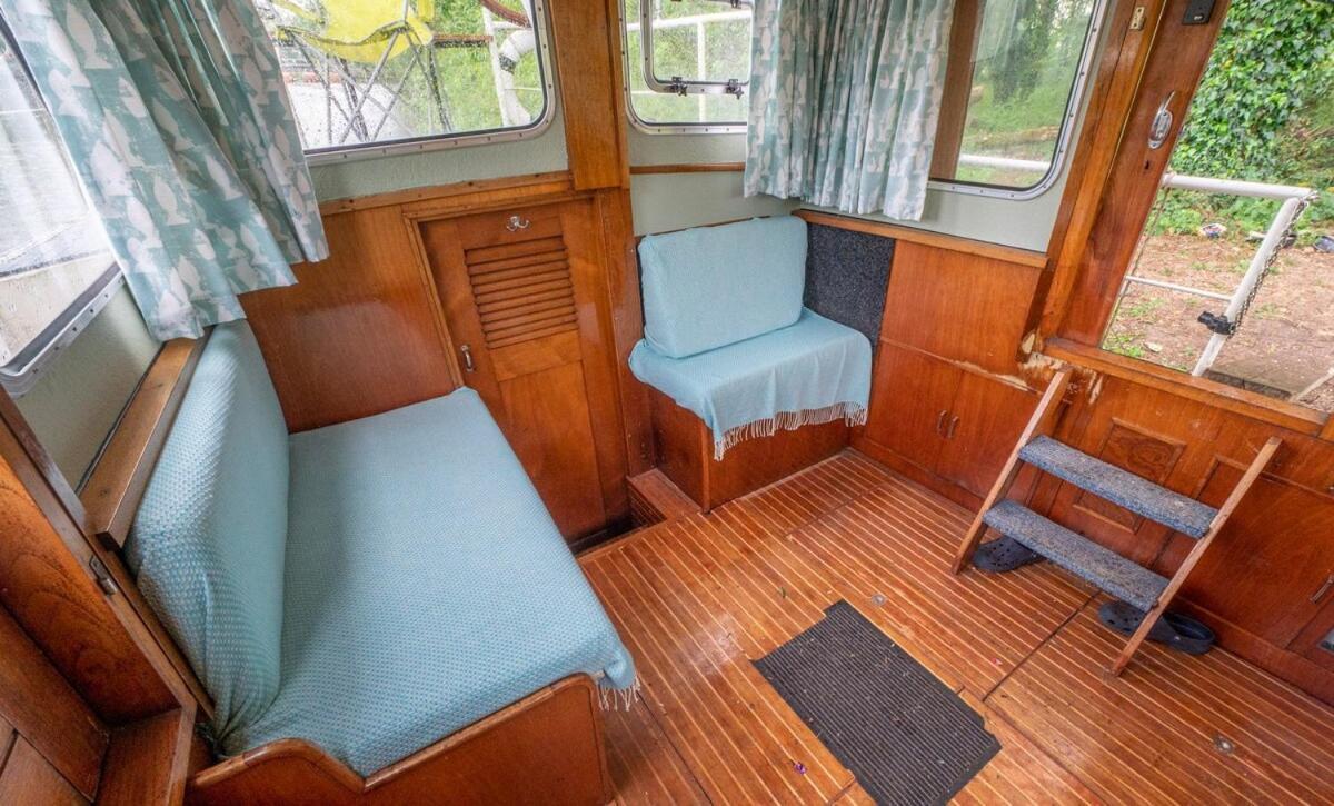 Dutch Cruiser Ship On A Tranquil Secluded River Tonbridge Exterior foto